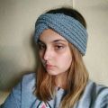 Серая повязка связанная английской резинкой в форме чалмы