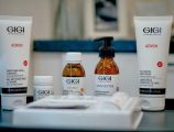 Косметика GIGI, Израиль. 
Терапия проходит именно на этой косметике и рекомендации по домашнему уходу также 