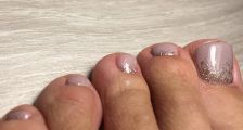 Аппаратный педикюр, гель-лак, растяжка блёстками