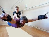Кому нагрузки мало, можно поработать с утяжелениями..