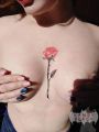 Роза на грудной клетке 