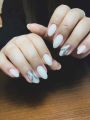 Выполнено:
снятие;
аппаратный маникюр;
выравнивание ногтей + укрепление гелем;
покрытие гель-лаком под кутикулу;
дизайн мрамор.