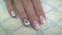 Французский маникюр, стразы, бульонки