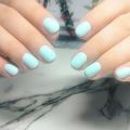 Маникюр в мятных тонах