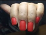 Красные ногти.