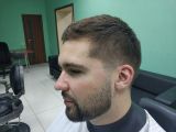 Короткая стрижка + стрижка бороды без яркого контура на щеках