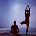 Йога на берегу