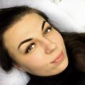 Бровки выполнены в технике Пудровое напыление