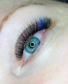 Декор синими ресничками