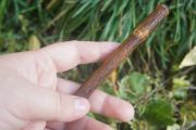 Явара. Изначально - бытовая вещь, ставшая впоследствии грозным боевым оружием, и сейчас вновь служащая для мирных целей. Ребристые края отлично прорабатывают стопы, ладони, шею. Тупые закругленные концы проминают активные точки.  