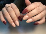 Выполнено наращивание ногтей. Матовое покрытие и инструктация стразами. Цена: 850р